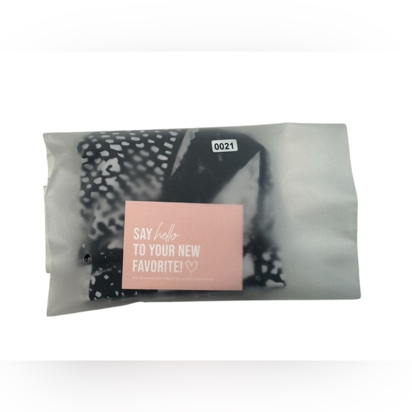 Lululemon Energy Bra in Static Mist White Black - Picture 7 of 7